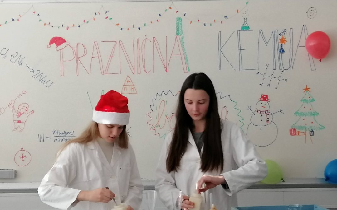 Praznična kemija v barvah za petošolce